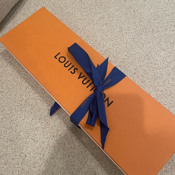 Louis Vuitton bandeau scarf - new in box! - Picture 7 of 9